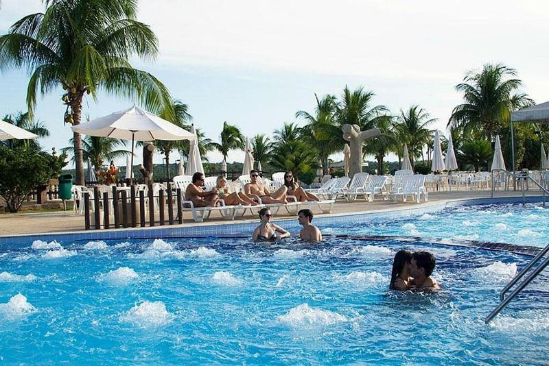 Nautico Flat Com Acesso Ao Clube Nautico Praia- Caldas Novas Luaran gambar